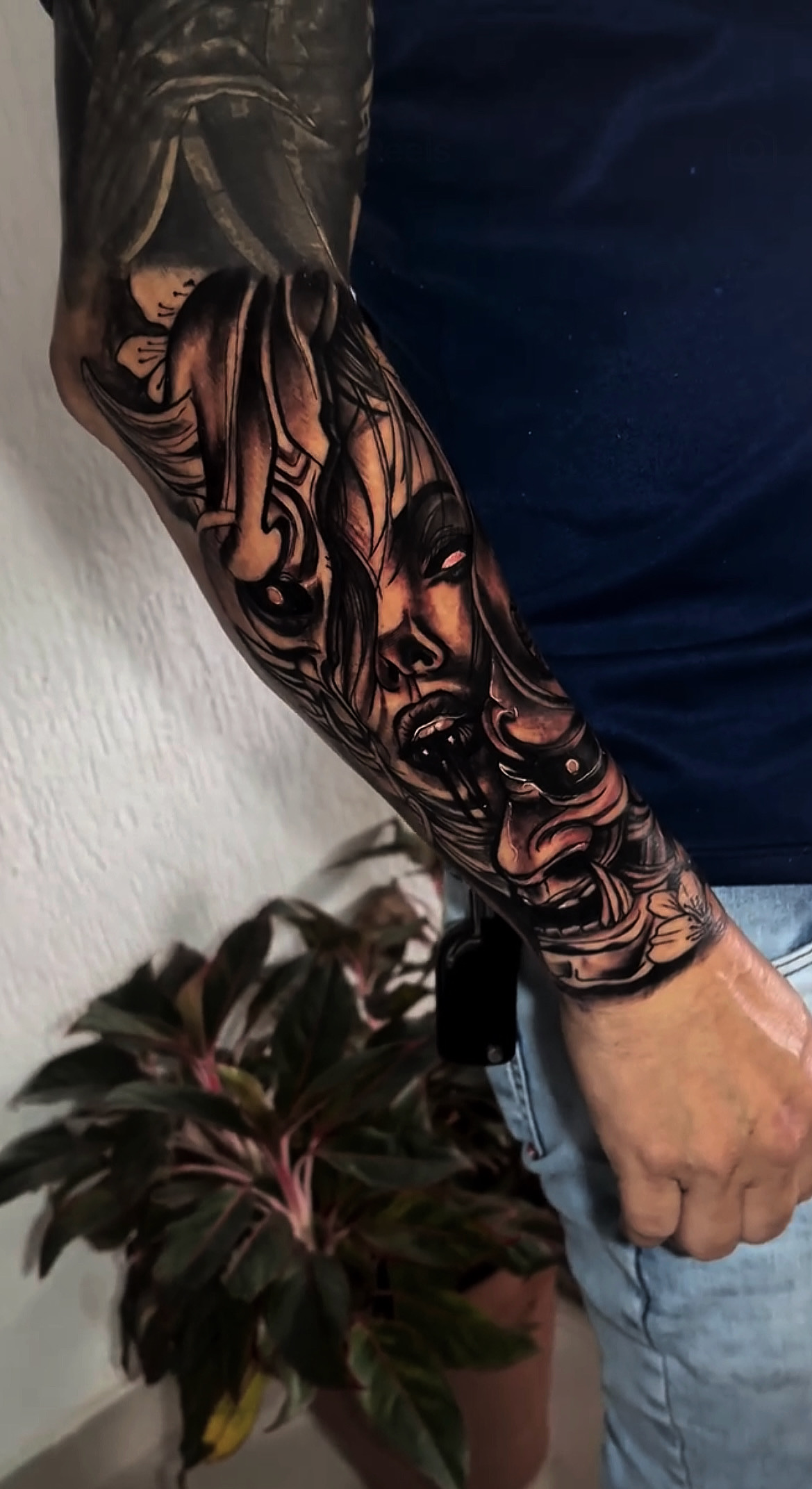 Tatuagem blackwork feita por V A N T A
